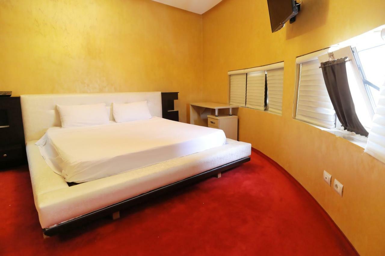 Hotel Gjuta Тирана Экстерьер фото