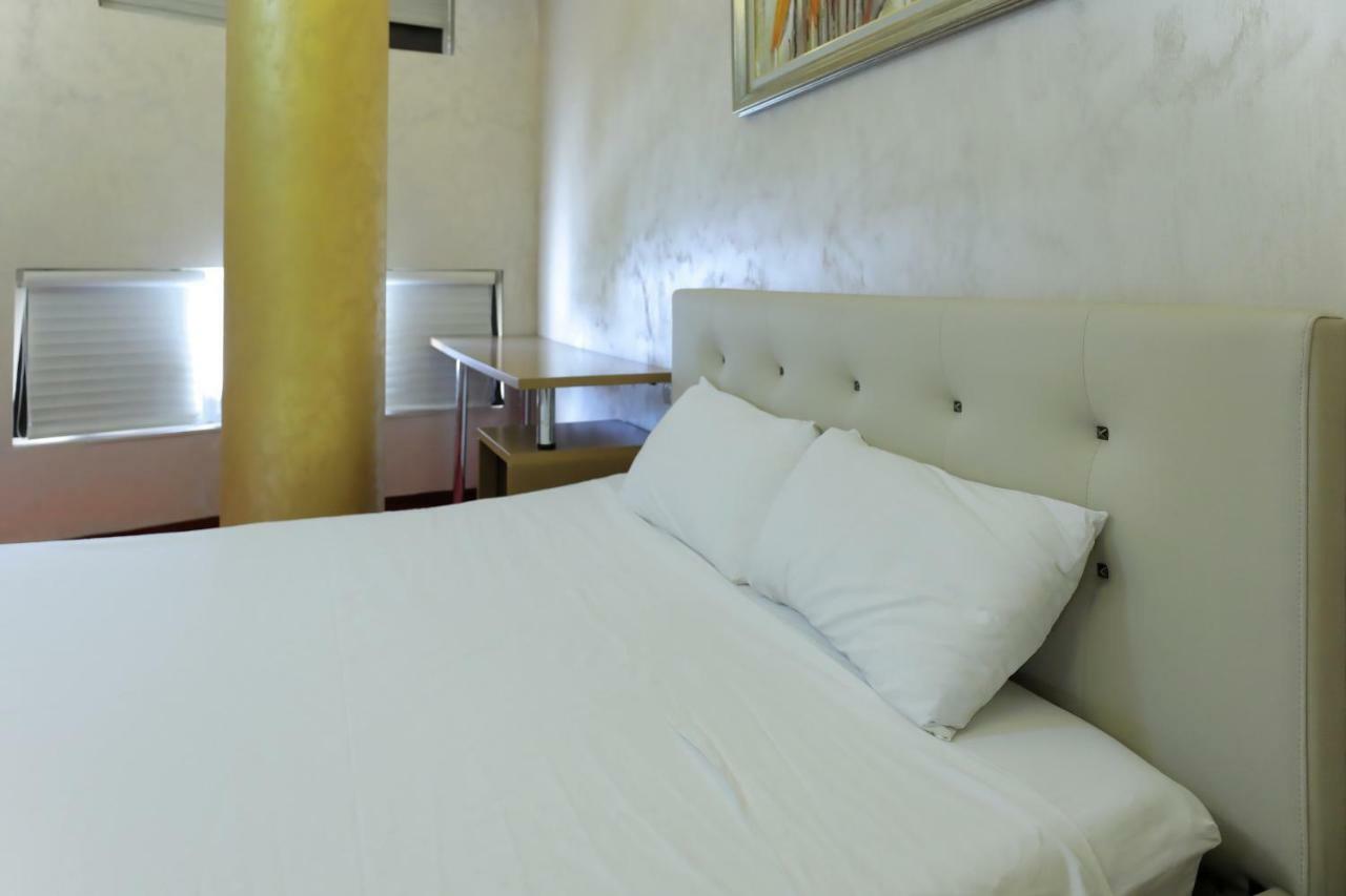 Hotel Gjuta Тирана Экстерьер фото