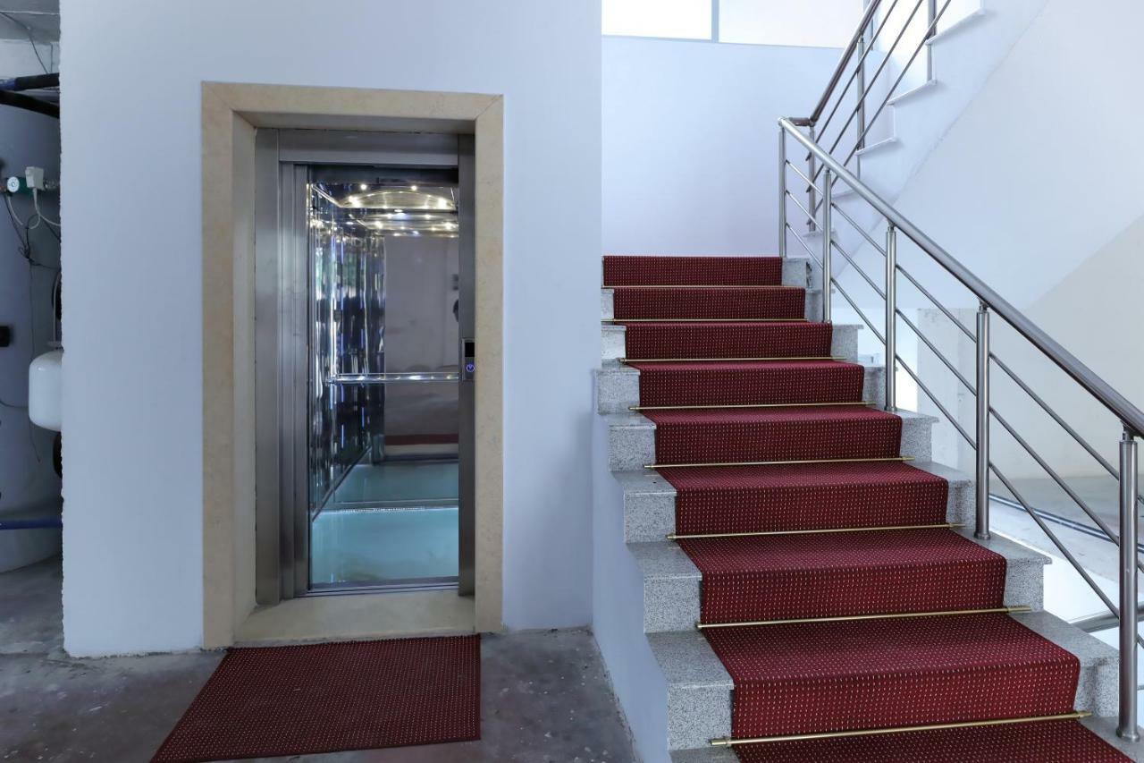 Hotel Gjuta Тирана Экстерьер фото