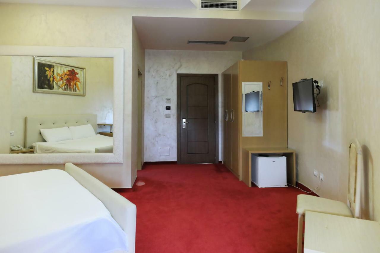 Hotel Gjuta Тирана Экстерьер фото