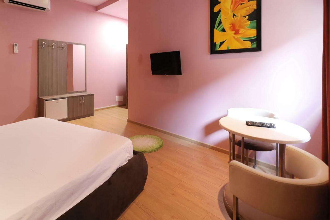 Hotel Gjuta Тирана Экстерьер фото